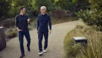 CEO Apple Tim Cook Akan Mundur, John Ternus Ditunjuk Sebagai Pengganti